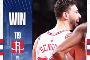 4连胜！火箭发布赢球海报：封面为申京开心大笑瞬间