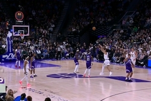 无敌了啊！贾马尔·穆雷后场轰进压哨三分球 单节5记三分球