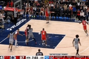 穷追猛打！榜眼哈珀三分穿针 率马刺重获20分领先