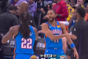 狂轰滥炸！以赛亚·乔帽子戏法三分3连击 雷霆领先湖人38分