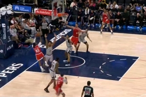 高难度！加兰持球突破 后仰弹开中投潇洒命中