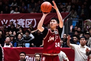 这场锻炼价值拉满！李悦洲替补27分钟拿到12分2板 关键两罚全中