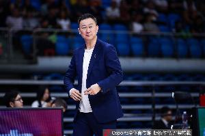 刘维伟：希望在篮球场上大家都相互尊重 但今天有些人不值得尊重