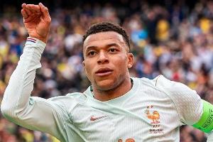 球衣设计问题？球迷发现耐克的新款国家队球衣很容易出现肩点凸起