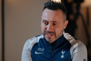 德泽尔比：我有一个女儿，从没有想过去淡化针对女性的暴力问题