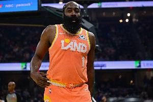 哈登谈技犯后稳住局面：我们冷静了下来 季后赛这种情况会很常见