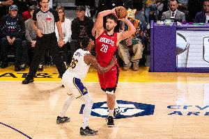 A·史密斯：湖人留在第3打狼队太难了 不如掉到第4打没控卫的火箭