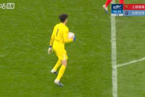 花了6分钟看VAR！海港vs玉昆上半场补时高达9分钟