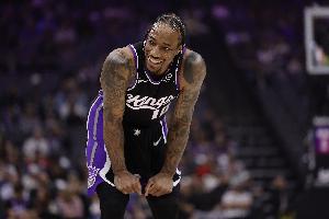 随便打打！德罗赞11中7高效拿下14分2板5助2断 关键时刻没打