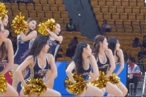 动感十足！媒体人分享广州男篮主场啦啦队精彩表演