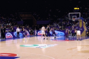 神奇！史密斯高难度折叠长两分压哨绝杀北控！