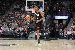 高效全能！阿门半场7中5拿到12分5板3助1断 正负值 +12