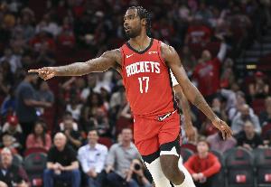 伊森过去5场4次单场至少15分 本赛季得到15+时火箭11胜3负