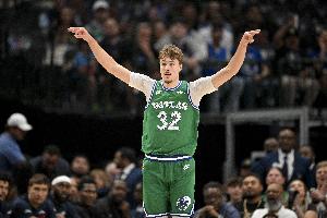 可圈可点！弗拉格半场12投6中&三分1中1 拿下13分4篮板2助攻1抢断