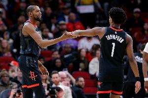 KD：阿门在进攻中可以随时切换位置 不知不觉就18+8+5+几个抢断了