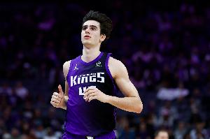 次轮秀雷诺新秀赛季已经六场砍下25+ 1985年以来国王队史第五人