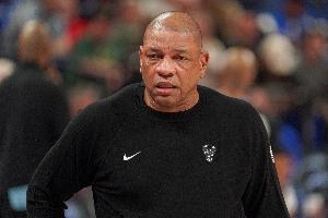 昨日卢和奥特皆被吹赛季首个技犯 所有主帅中仅里弗斯没吃过T