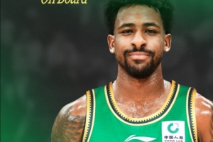 媒体人：辽篮昨晚做出裁掉布罗金顿的决定 后者今早已经离开球队