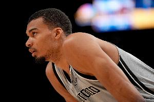 文班亚马个人15连胜纪录被终结 上次输球还是一个月前