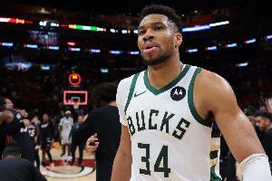 Shams：雄鹿称字母拒绝参加复出前必要的3V3 字母说自己足够健康