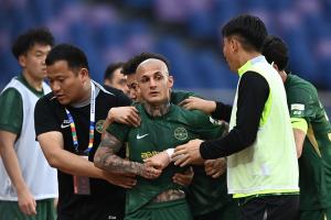 直播吧：裁判认定米特里策实施暴力行为将其罚下 面临停赛3场追罚