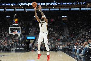 尽力了！萨迪克·贝24中10空砍32分6板 下半场独得19分