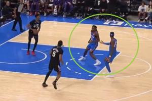 队友空篮不上“舔”一口老大 亚历山大右手一摊表达不满