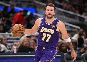 安东尼谈东契奇“特殊情况挑战”：国际球员因家事缺赛不应受罚