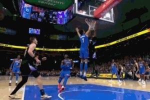 不留情面！科迪威切入欲隔扣霍姆格伦被直接摁下