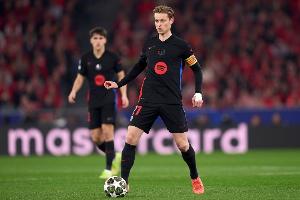 加泰电台：弗兰基·德容周一恢复合练，预计战西班牙人时复出