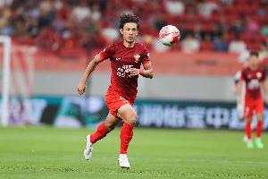 足球报：绝杀玉昆为海港注入信心，下轮德比是重回正轨的最佳契机