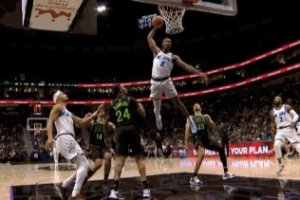 这是飞起来了吧！凯恩跟进单臂炸裂暴扣打停鹈鹕