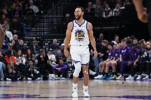 科尔谈库里复出：他很快就找到了节奏 而他的节奏就是我们的节奏