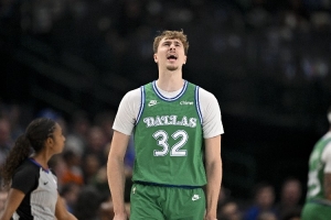 解说：最佳新秀肯定投弗拉格 不过目前湖人也的确是慈善大队