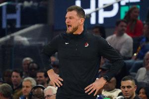 媒体人：开拓者还有机会冲到第八 他们不是很强但别太不当回事