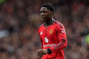 接近续约至2031年！罗马诺：曼联接下来将与20岁梅努续约