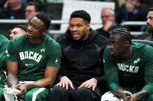 字母被雪藏像被扇耳光？主持人：雄鹿一直养着你哥还不够尊重吗？