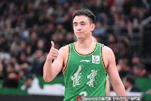 球队大脑!赵继伟半场7中5高效拿下12分2板4助