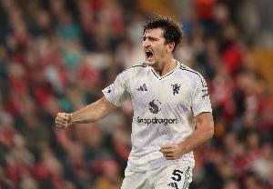 他留下！官方：曼联与33岁马奎尔续约至2027年，附带1年续约选项