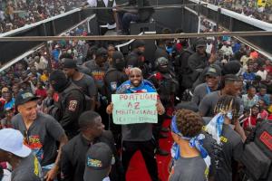 放狠话×2！民主刚果游行庆典，巴坎布举标语：葡萄牙尽在掌握