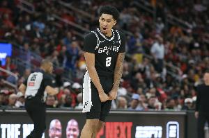 哈珀最近9场场均15.9分3.3板4.1助 投篮命中率63.2% 三分53.3%！