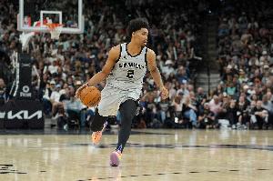 哈珀：文班下半场缺阵后 我们坚持着“下一个顶上”的精神