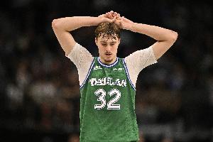 第二节巨铁！弗拉格半场18中6得到15分7板1助 第二节9投仅1中