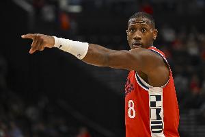 伦纳德：邓恩只要上场就去对位对方最强的球员 让他们打得难受