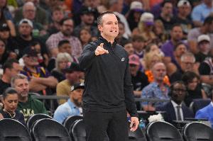 背靠背对阵独行侠！奥特：会评估球员情况决定是否安排轮休