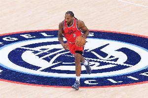 无力扭转败局！小卡18中8得20分8板3助1断 反向三节打卡