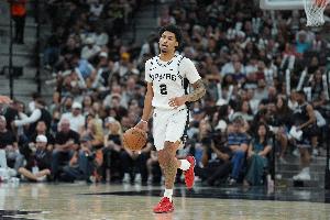 稳如十年老兵！哈珀首节4投3中贡献7分2板3助 正负值+10