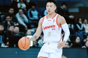 回首掏真有东西！贺希宁打满半场 9中5拿到11分4板3助3断