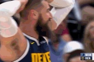 心态吹崩了啊!瓦兰丘纳斯连续被吹进攻犯规 仅打4分钟4次犯规