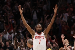 路威：太阳不致敬KD很正常 他在那的时间和成就都不够 没留下印记